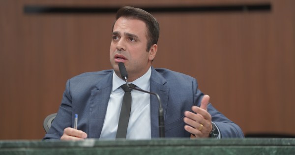 Gustavo Sebba pleiteia apoio psicológico e reintegração social a vítimas de queimaduras, por meio do SUS