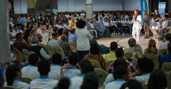 Na Bahia, Gracinha Caiado participa de ampliação de programa Jovem Aprendiz Feirense, inspirado no Goiás Social
