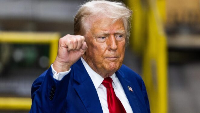 Trump pede proteção com veículos blindados e aviões militares