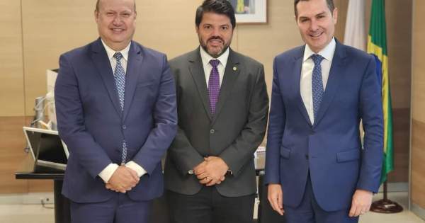 Brasília-DF: Prefeito eleito Márcio Corrêa ao lado do deputado federal Célio Silveira busca inserção de recursos federais para Anápolis