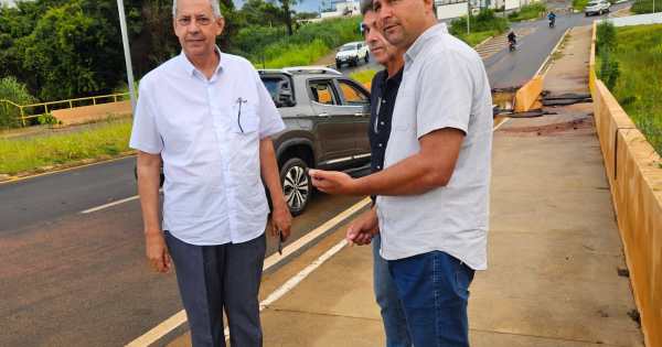 Catalão: Prefeito Velomar Rios acompanha frentes de serviços na recuperação de pontos afetados pela chuva forte nesta quarta feira