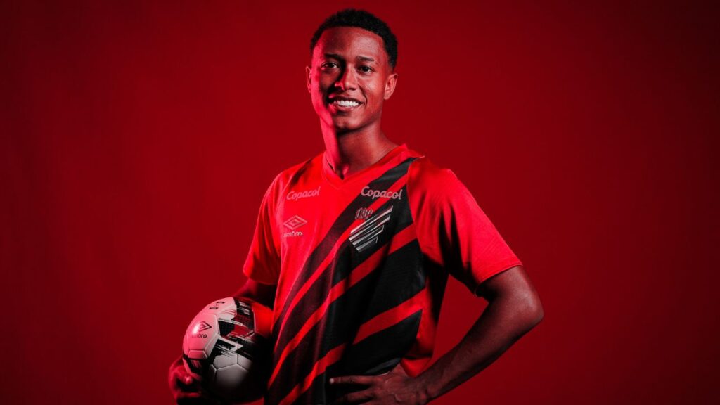 Athletico oficializa Isaac, ex-Fluminense, como oitavo reforço