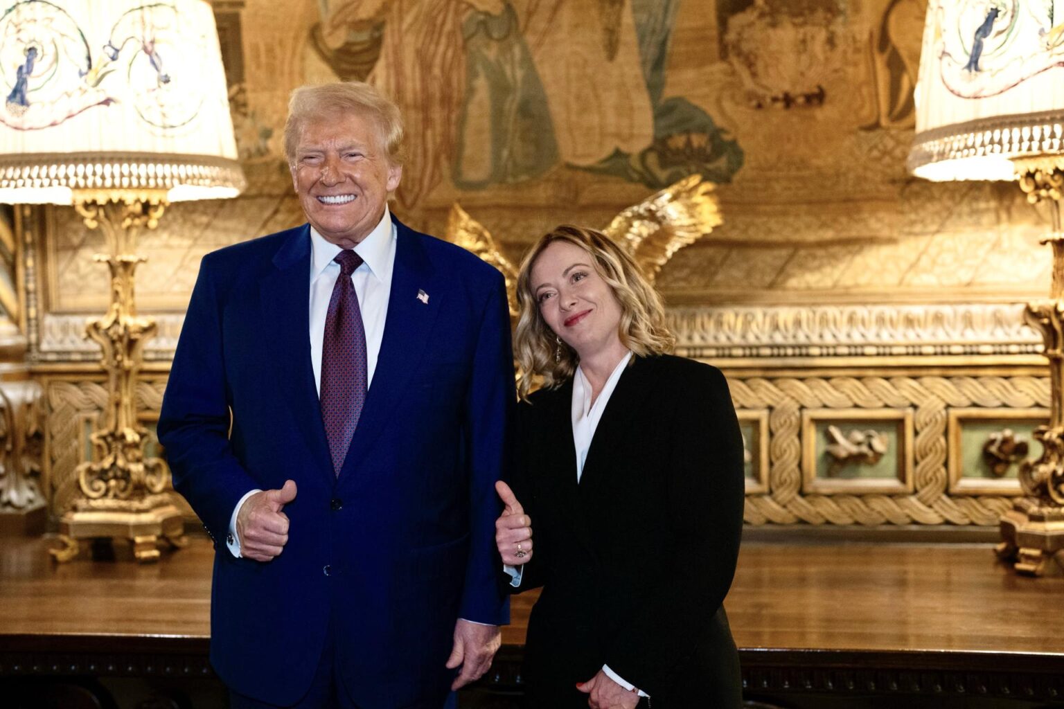 Trump elogia liderança de Meloni durante reunião na Flórida