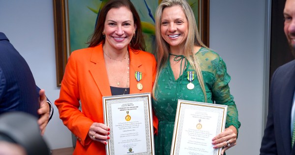 Luciene Peixoto e Lidiana Roncato são homenageadas pelo governador Ronaldo Caiado