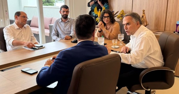 Goiânia: Andréa Vulcanis recebe Mabel para discutir situação do aterro de