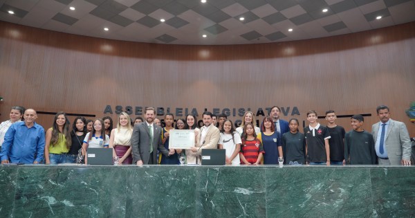 Santo Antônio do Descoberto: Alunos visitam a Casa de Leis em projeto que aproxima jovens goianos do Parlamento