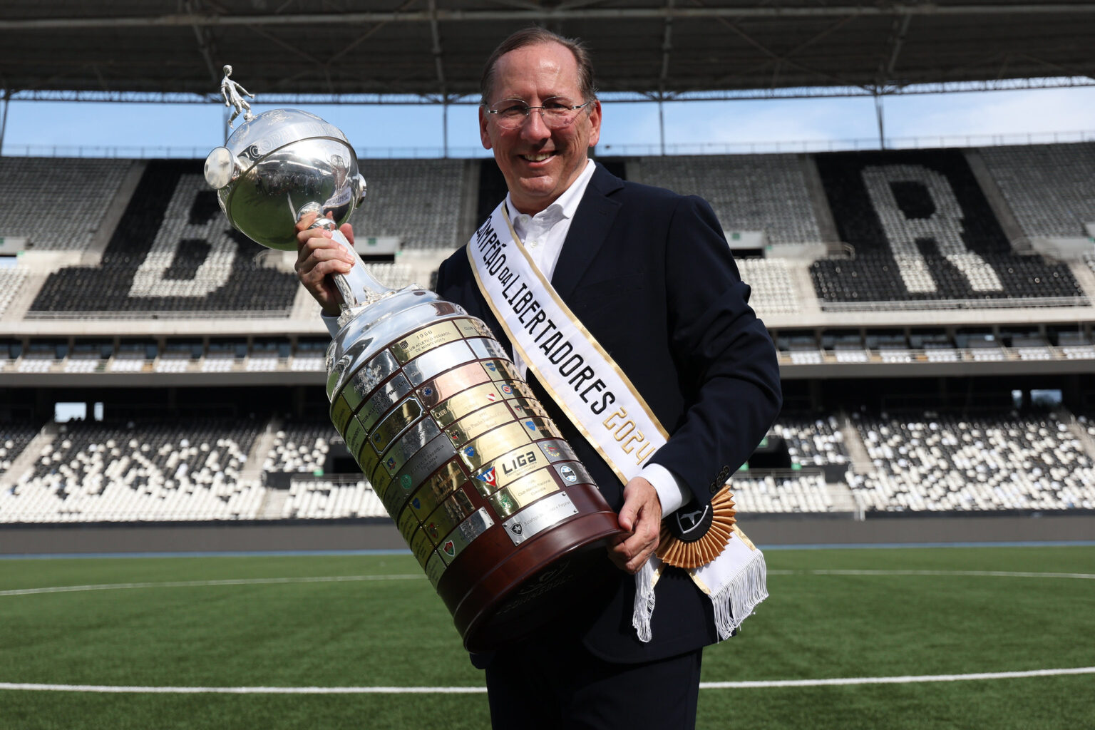 Conheça os donos mais ricos dos clubes