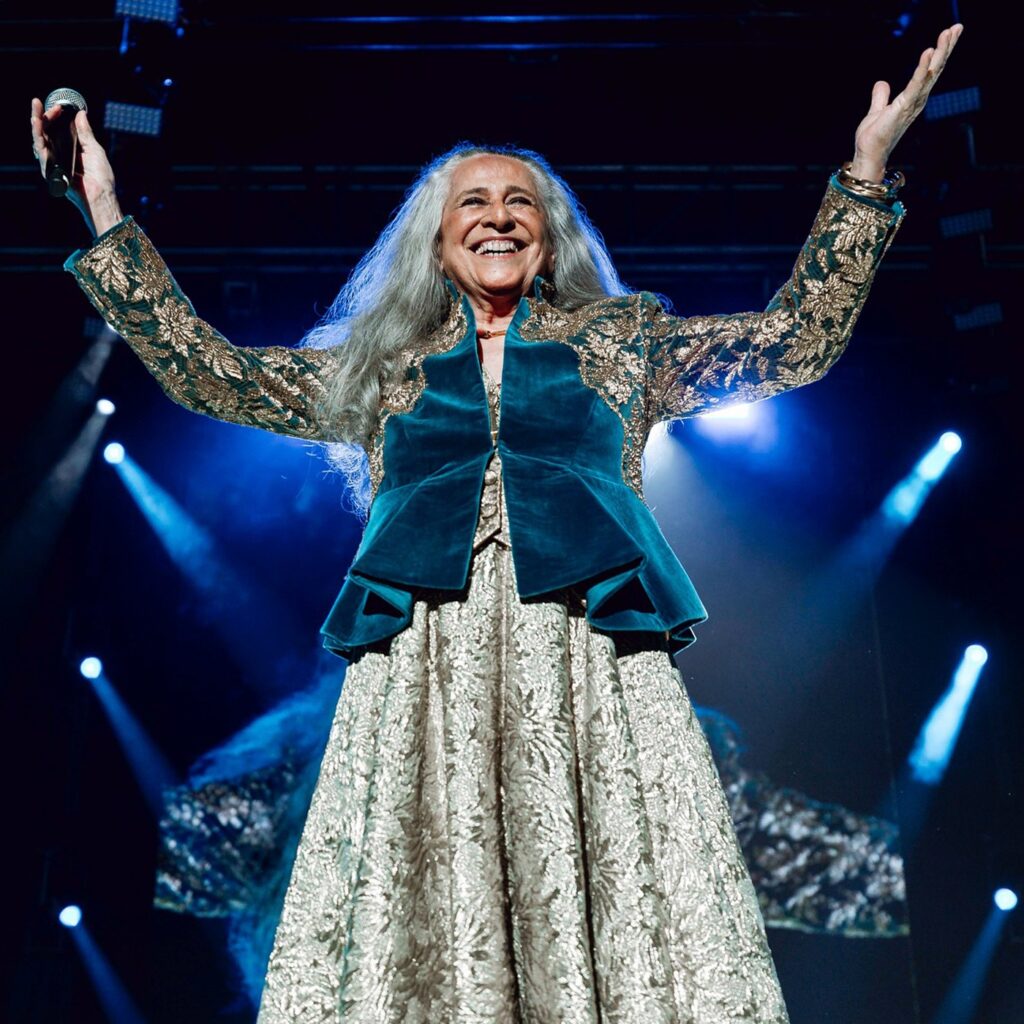 A indelicadeza da bronca de Maria Bethânia em show contradiz a nobreza que rege o canto da intérprete em cena | Blog do Mauro Ferreira