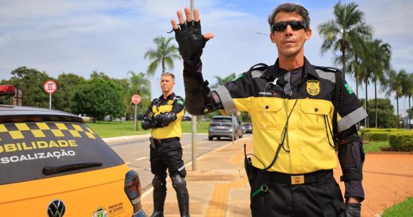 Goiânia: SET esclarece regras sobre avanço de sinal vermelho e fiscalização de velocidade na madrugada