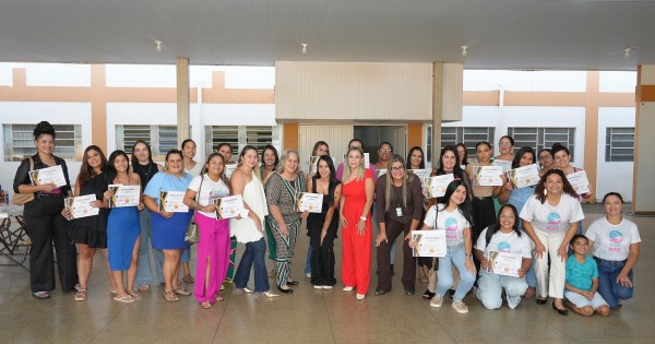 Catalão: 30 mulheres de catalanas conquistam certificação em curso experimental de extensão de cílios e design de sobrancelhas mostrando nova oportunidade e novo futuro profissional