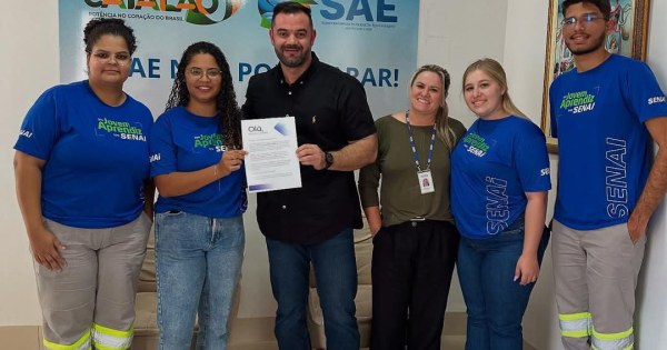 Equipe do SENAI Catalão entrega convite para Seminário de Gestão Empresarial a Superintendência de Água e Esgoto
