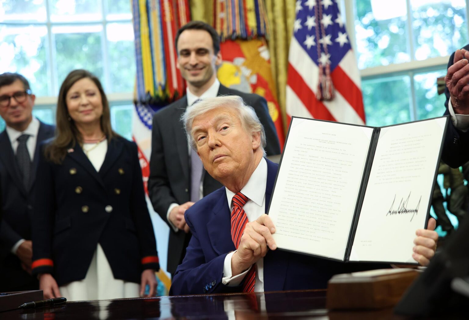 Trump assina decretos para expandir setor nuclear dos EUA
