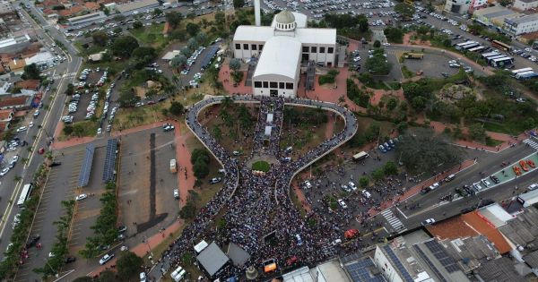 Vox Patris é recebido com missa e procissão em Trindade após viagem de 10 mil km