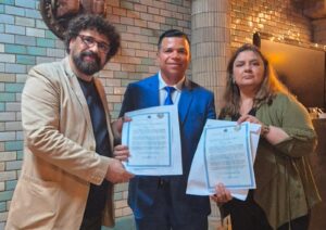 Moção de Louvor e Aplausos