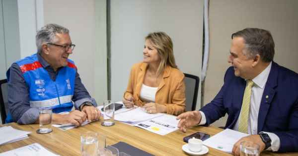 Brasília-DF: Prefeito Sandro Mabel se reúne com ministro da Saúde, Alexandre Padilha, em busca recursos para a saúde