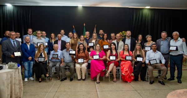 Ouvidor celebra trajetórias e reconhece 24 personalidades em Sessão Solene