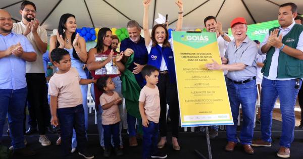 Gracinha e Daniel encerram mais um Agro é Social e entregam casas em Nova Crixás e Uirapuru