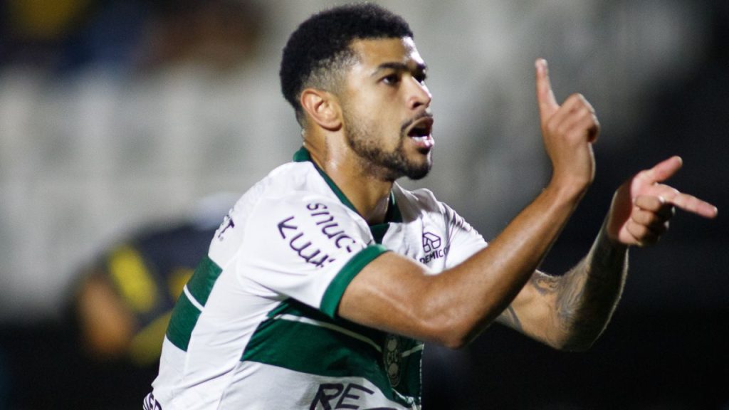 Líder em dribles, Lucas Ronier explode na Série B e se valoriza ainda mais no Coritiba
