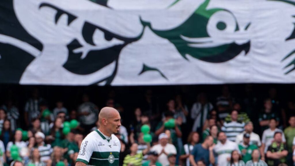 “Questão de honra”: Torcida do Coritiba faz dura cobrança ao elenco