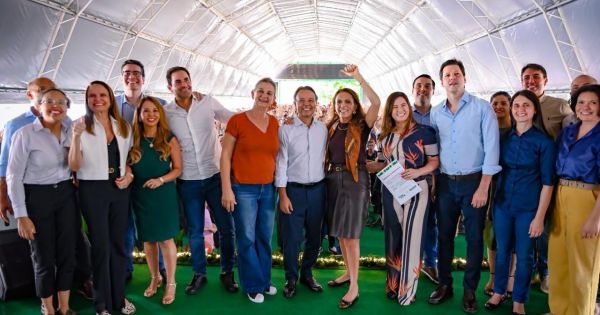 Jamil Calife participa de entrega de veículos para assistência social em Goiás