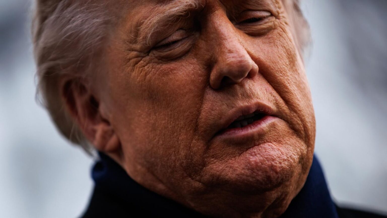Trump reage a fotos com Epstein divulgadas pelos democratas