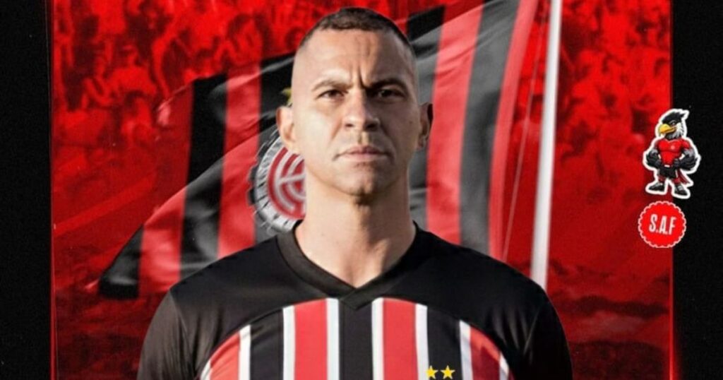 Atacante Walter, ex-Athletico e Goiás, é anunciado por clube baiano