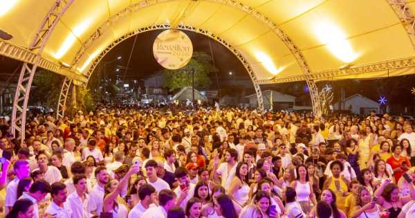 Três Ranchos: Réveillon reúne grande público na Praça do Rosário com show da Banda Gênesis e DJs