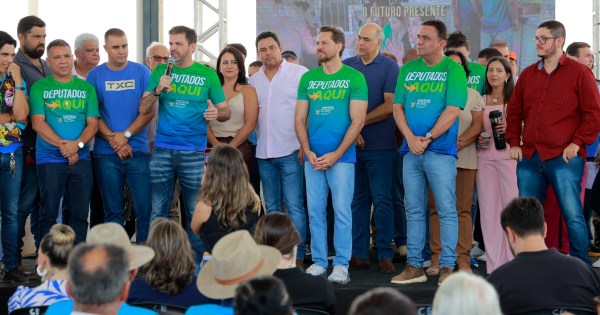 Urutai: Programa Deputados Aqui leva serviços, homenagens e anuncia expansão para 100 cidades em edição realizada na Feira Coberta