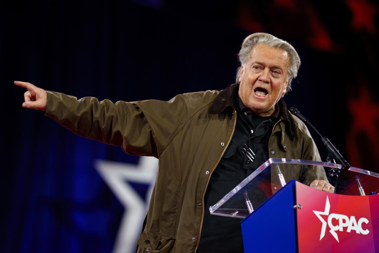 Epstein Files traz conversas de Bannon sobre Bolsonaro