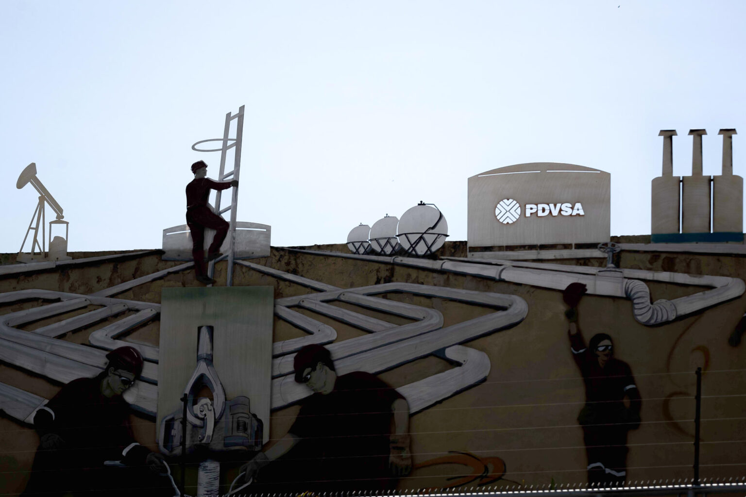 Venezuela confirma “negociações” para vender petróleo aos EUA