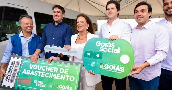 “Investir em assistência social reflete na segurança, na saúde e na educação”, afirma Daniel Vilela ao entregar 246 vans aos municípios