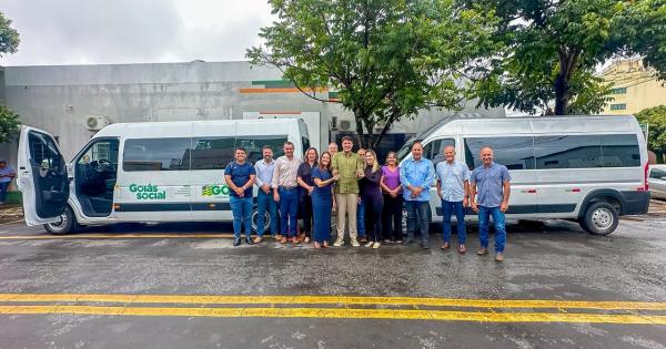 Jaraguá recebe duas vans para reforçar serviços da Saúde e da Assistência Social