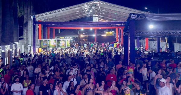 Carna Folia Três Ranchos 2026 chega à reta final com programação intensa e grande público