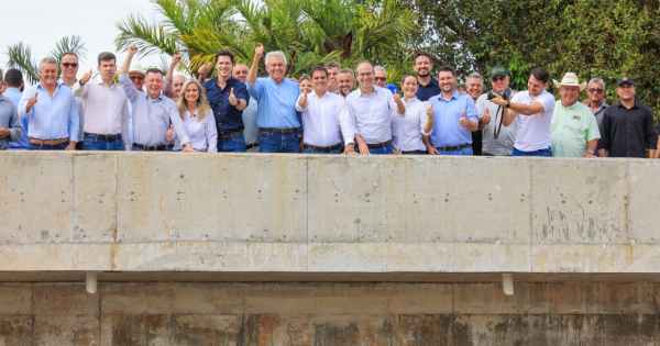 Caiado e Daniel Vilela inauguram ponte na divisa entre Nova Crixás e Mato Grosso