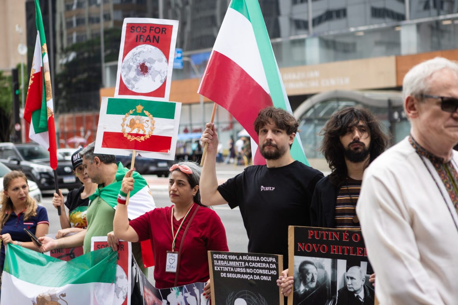 Refugiados iranianos no Brasil temem repressão após ataques