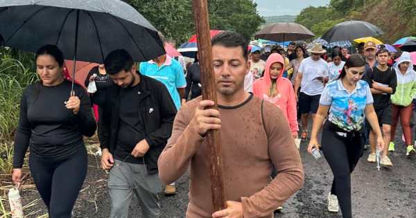 Fé e devoção marcam Via Sacra em Três Ranchos na Sexta-feira Santa