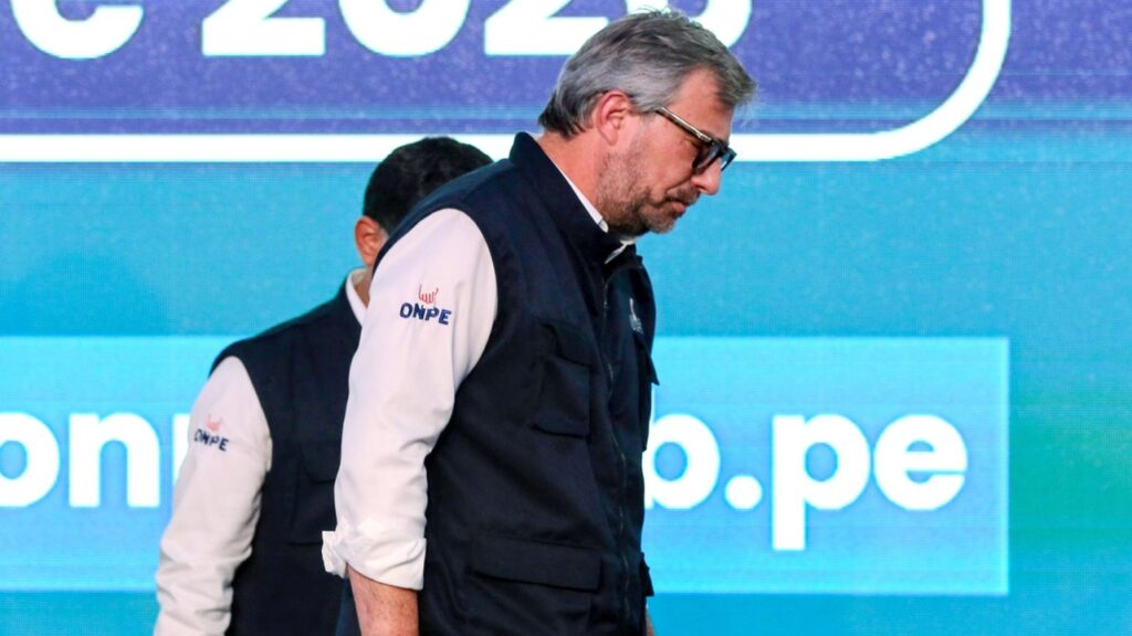 Diretor do órgão eleitoral do Peru renuncia após atrasos