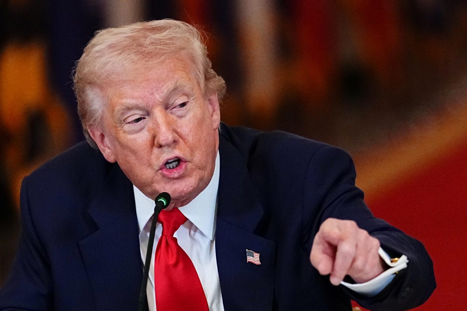 Trump faz nova ameaça ao Irã antes de negociações no Paquistão