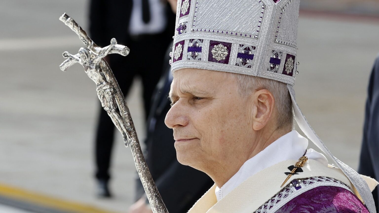 Papa denuncia esterilidade drástica e discriminação contra maternidade
