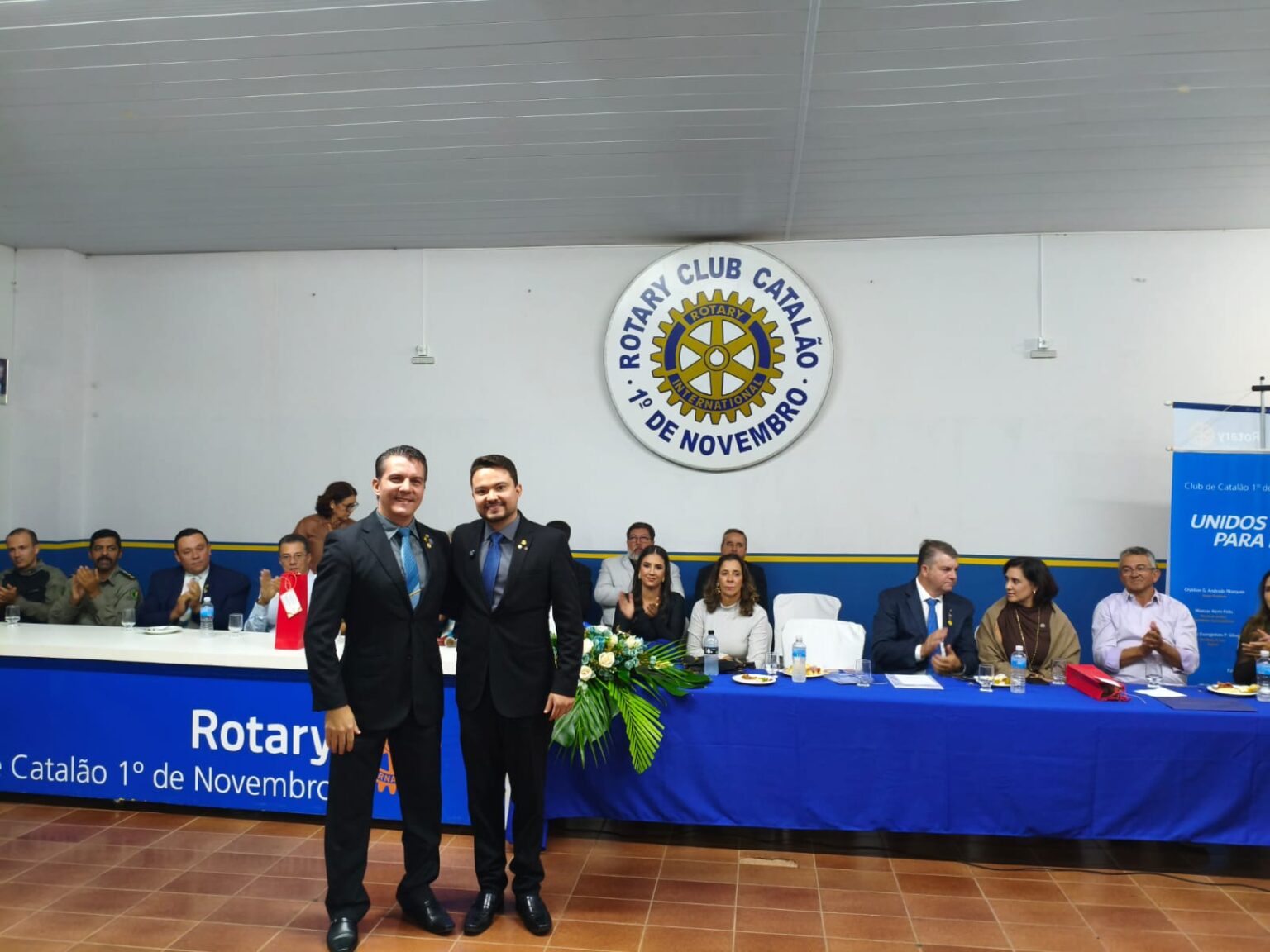 Rotary Club Catalão 1º de Novembro realiza cerimônia de transmissão de posse e empossa novos associados