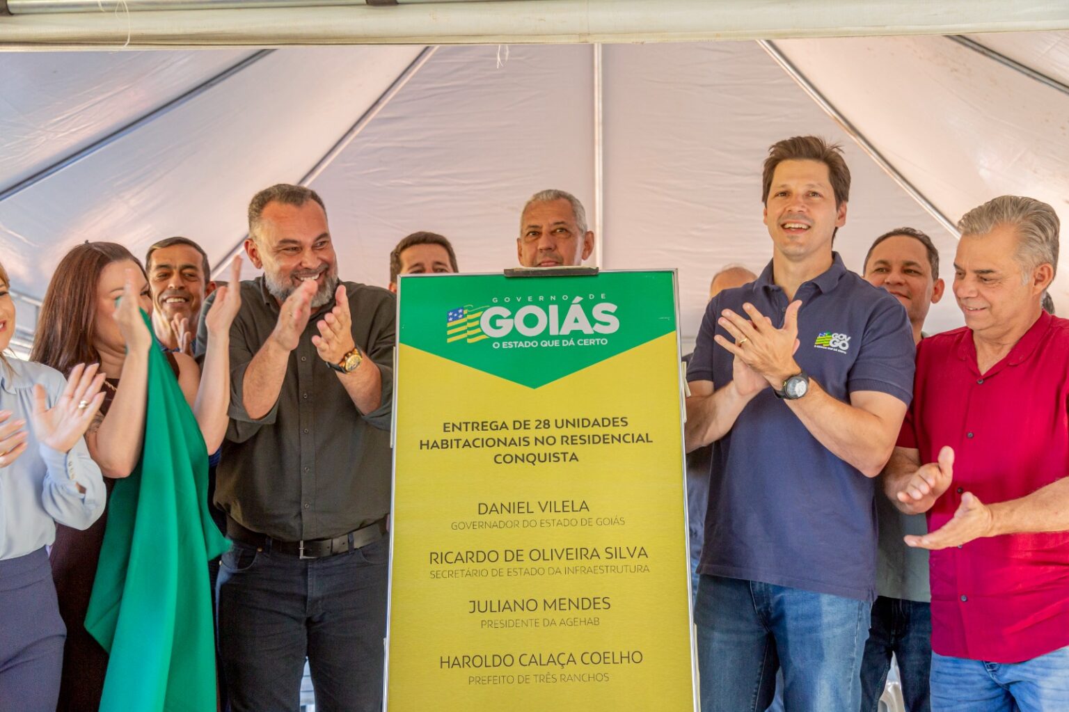 Três Ranchos celebra entrega de 28 casas a custo zero com presença de Daniel Vilela e lideranças políticas