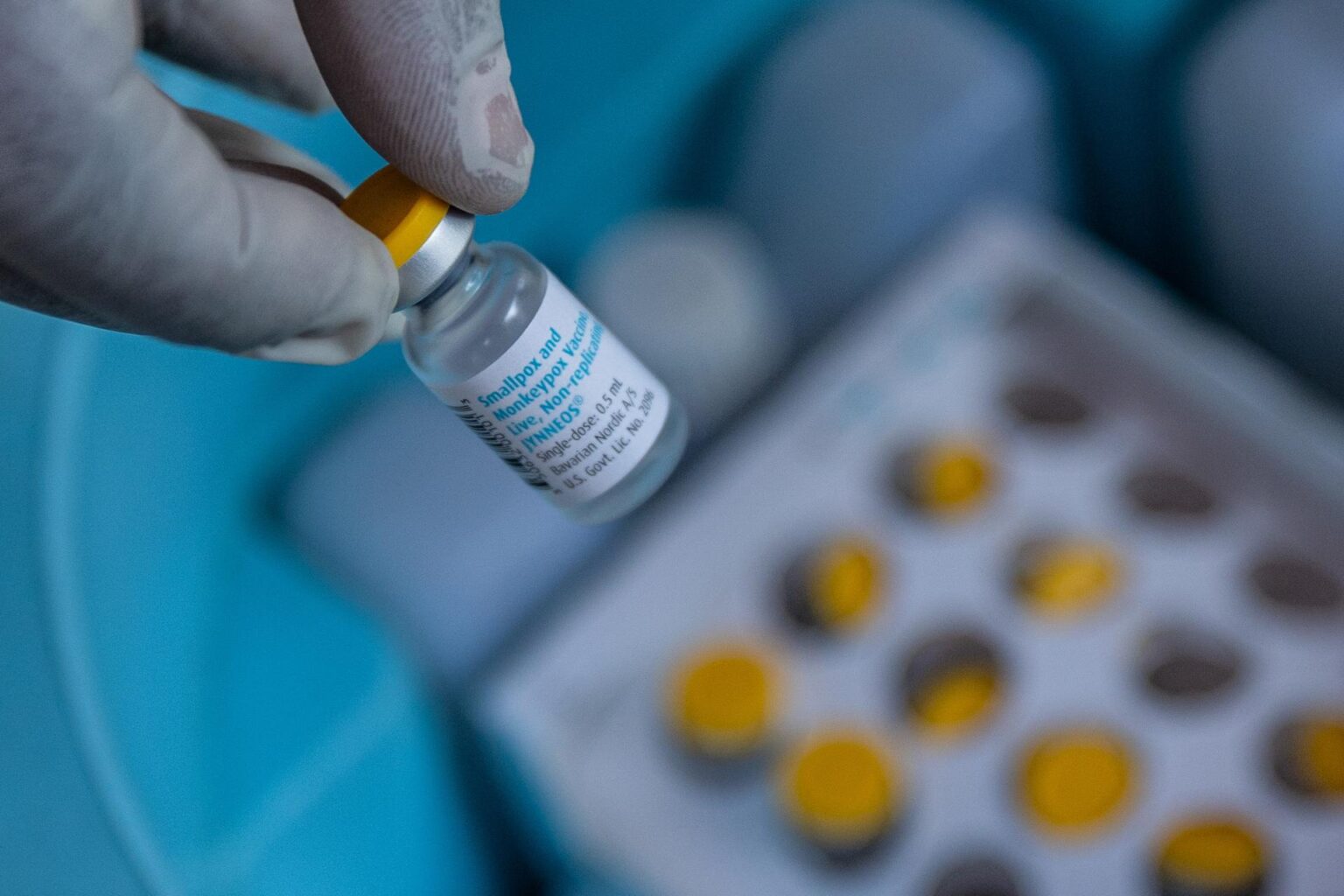 Cientistas são acusados de contrabandear vírus para os EUA