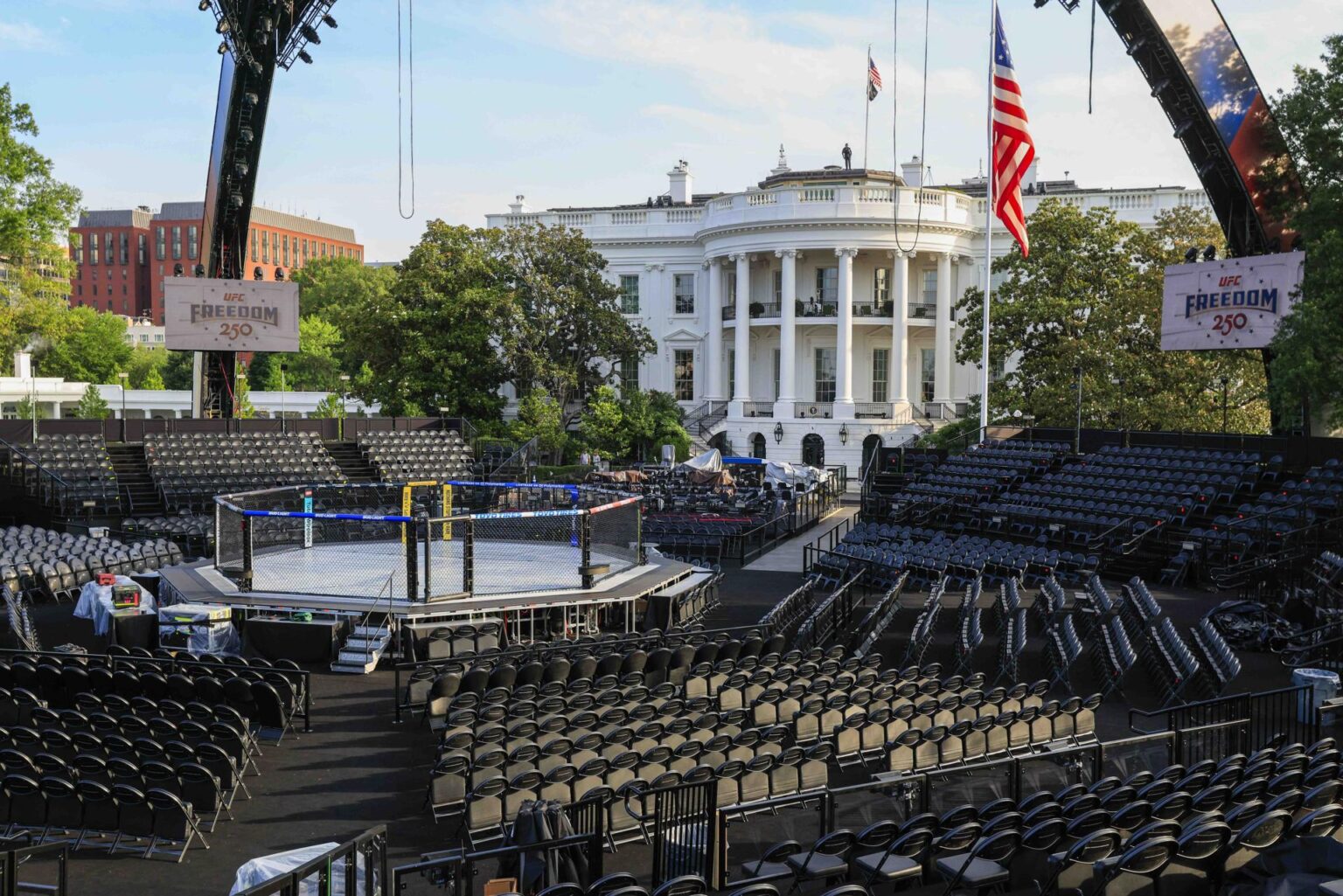Trump leva UFC para a Casa Branca com Alex Poatan