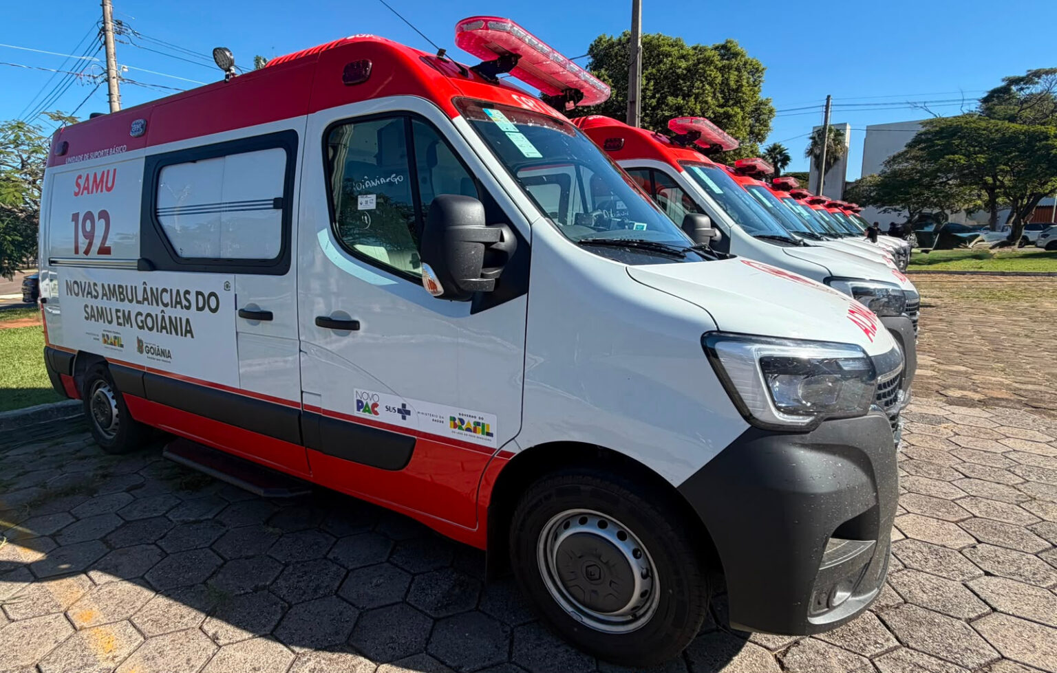 Goiânia recebe sete novas ambulâncias para ampliar frota própria do SAMU