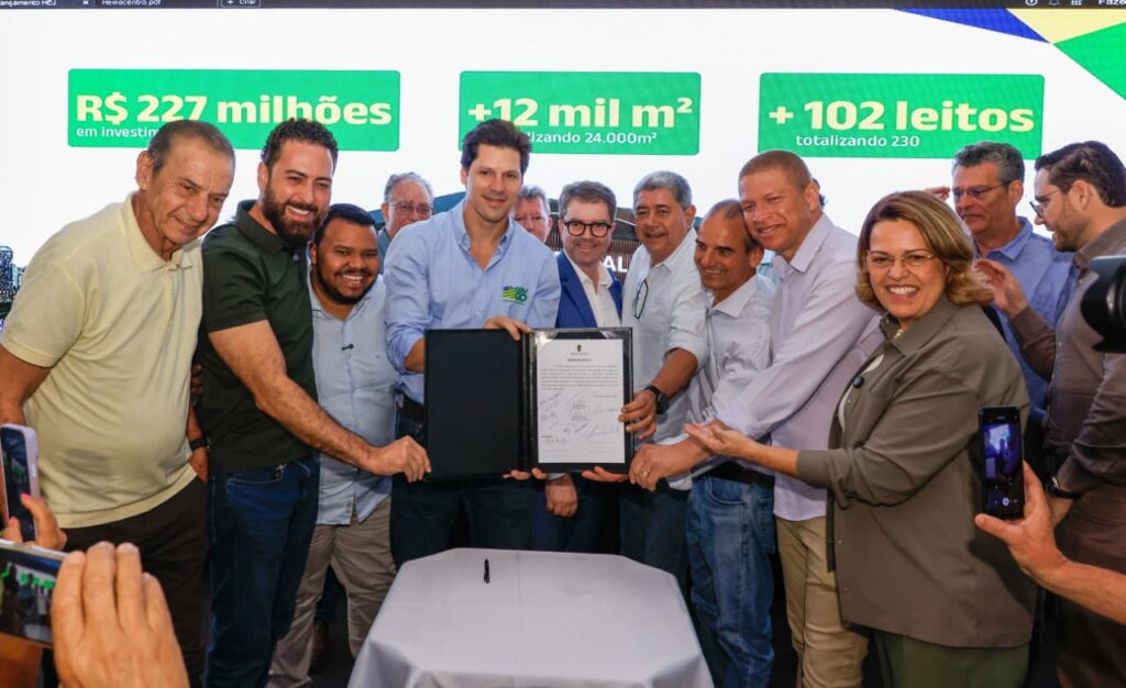 Daniel Vilela anuncia investimento de R$ 227 milhões em ampliação do Hospital Estadual de Jataí, entrega benefícios sociais, unidades habitacionais e implanta o 3º Batalhão Rural da Polícia Militar