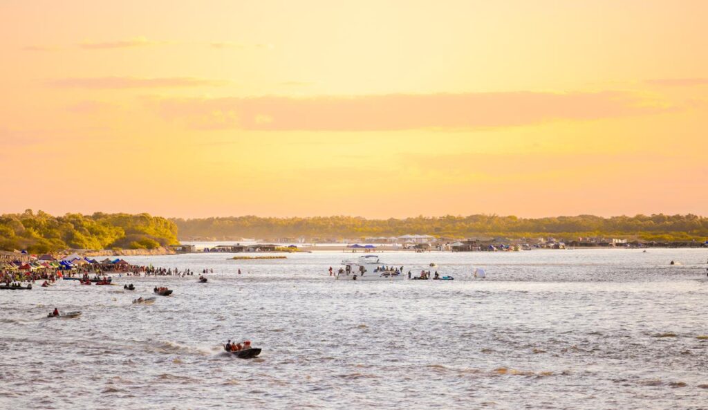 Equatorial Goiás reforça rede elétrica para garantir segurança e qualidade na Temporada do Araguaia