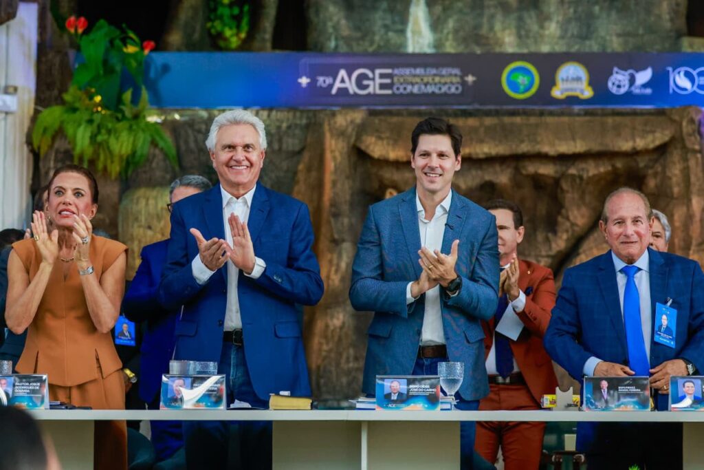 Daniel Vilela e Ronaldo Caiado prestigiam convenção evangélica em São Luís de Montes Belos