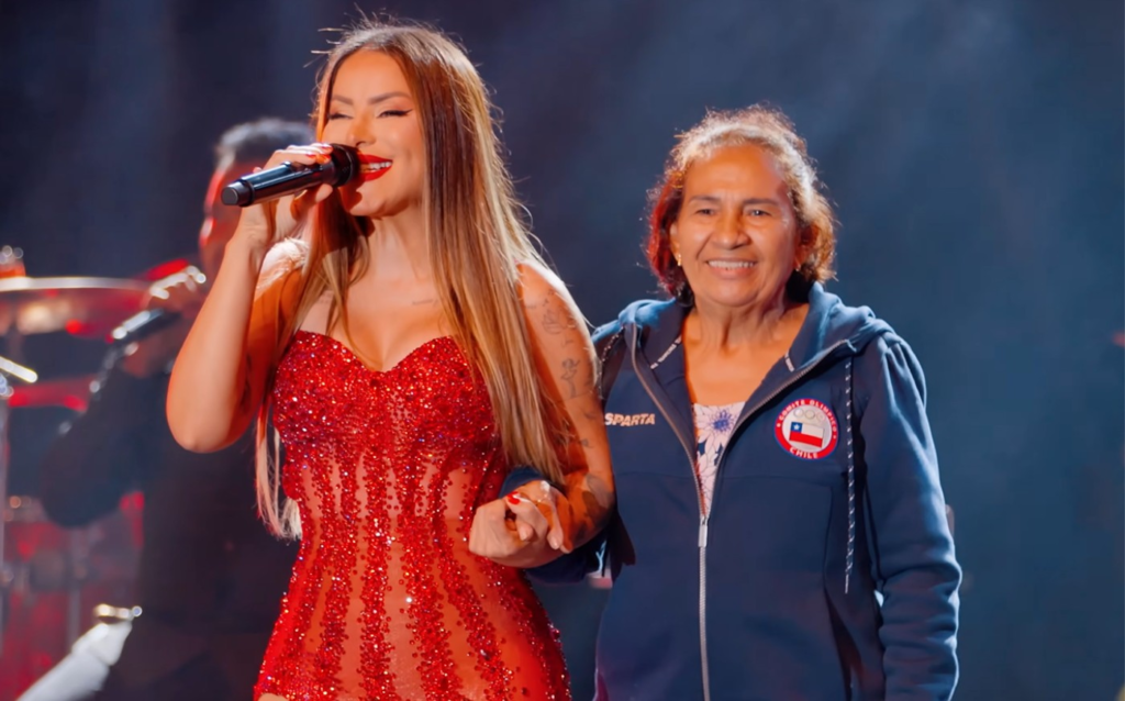 'Não me reconhece mais': Walkyria Santos canta com mãe que sofreu AVC em novo projeto