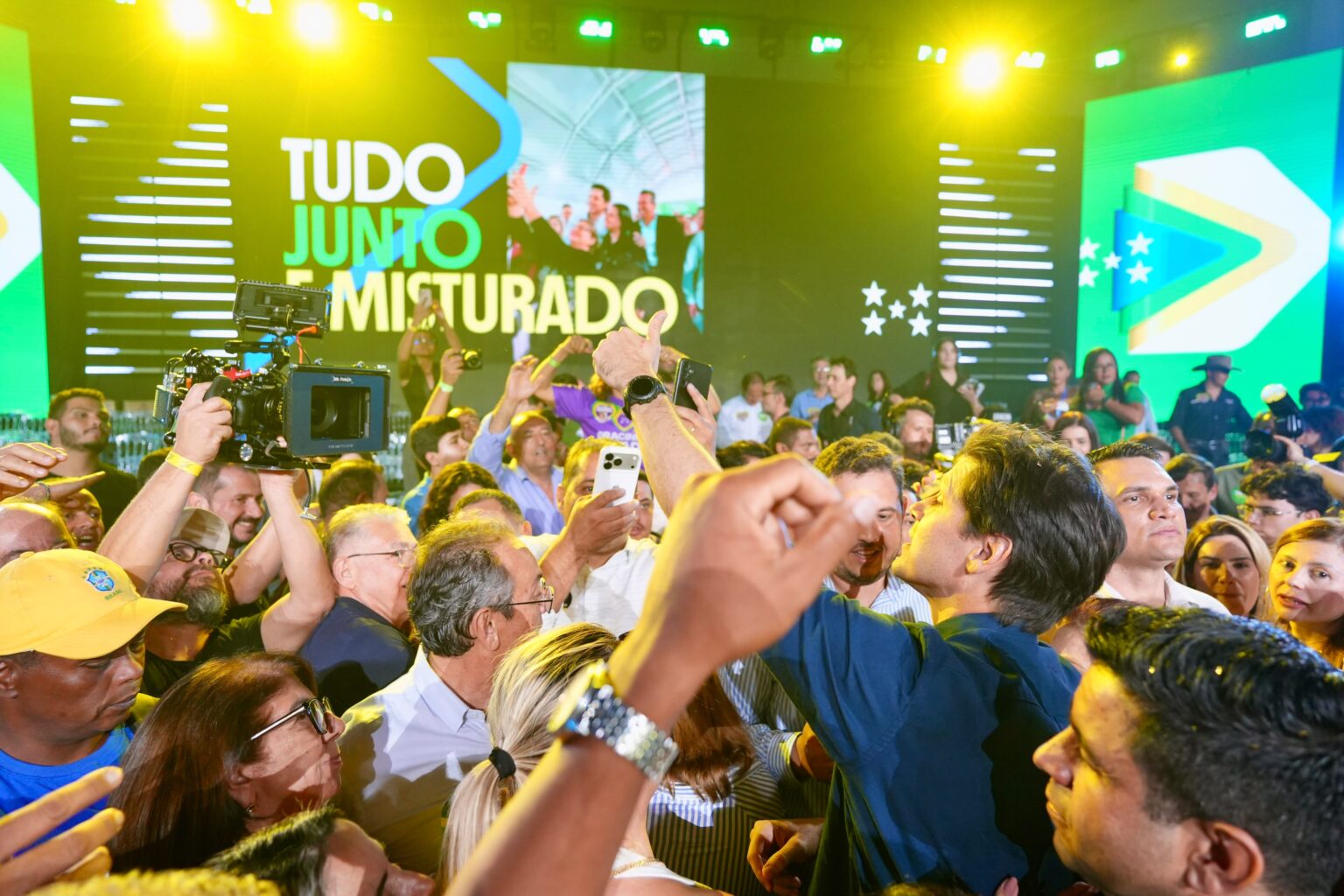 15 mil pessoas lotam convenção que oficializa candidatura de Daniel Vilela à reeleição ao Governo de Goiás