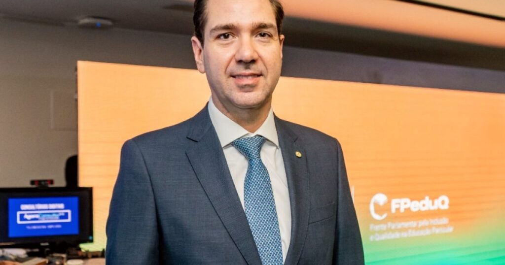 Eduardo Bismarck defende resgate de princípios do PL 21/2020 na regulamentação da IA